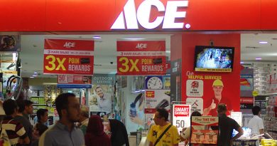 Pelayanan Service Center Mito Sangat Mengecewakan - Media 