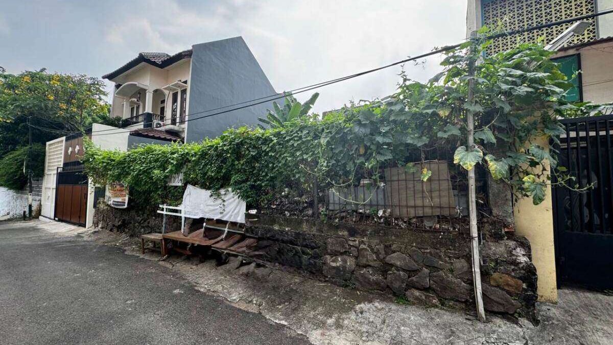 Kabel IndiHome Telkomsel Menjuntai Rendah Mengganggu Akses