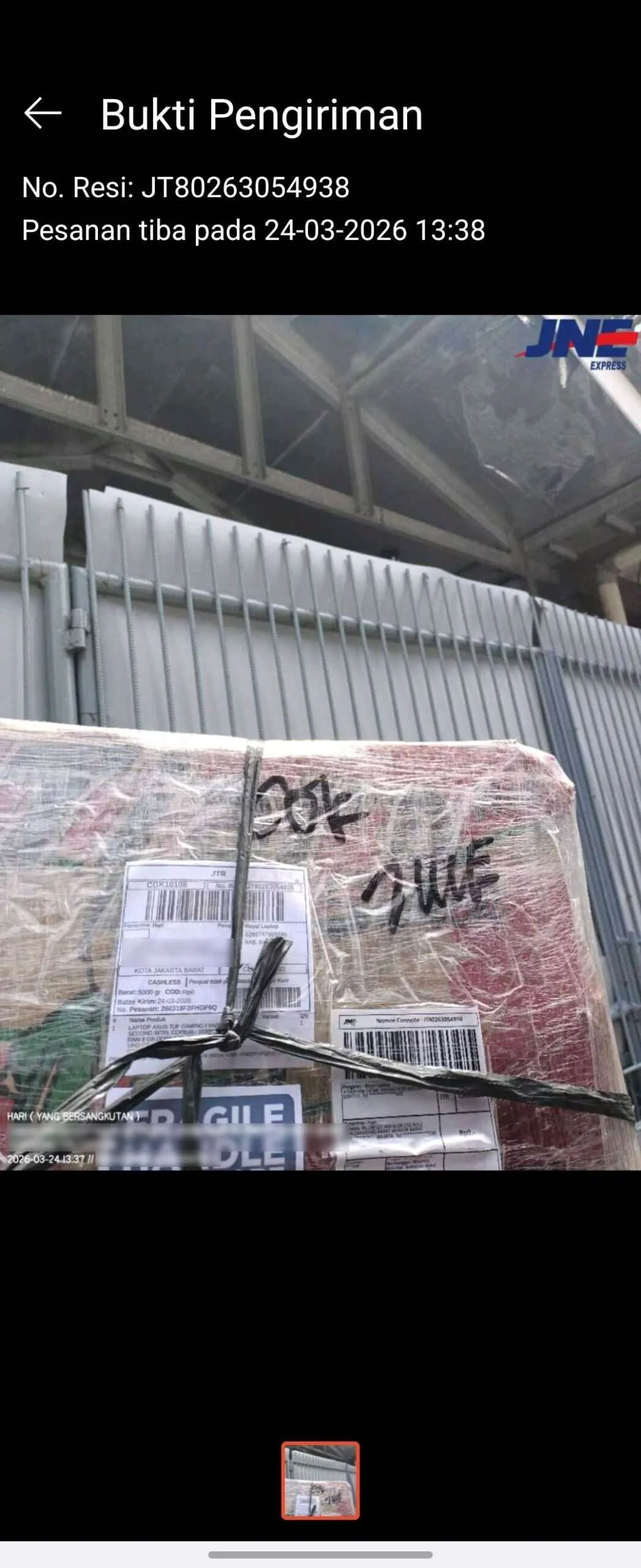 Laptop ASUS TUF Rp6 Juta Tak Pernah Diterima, Kurir JNE Foto Pagar sebagai Bukti Kirim