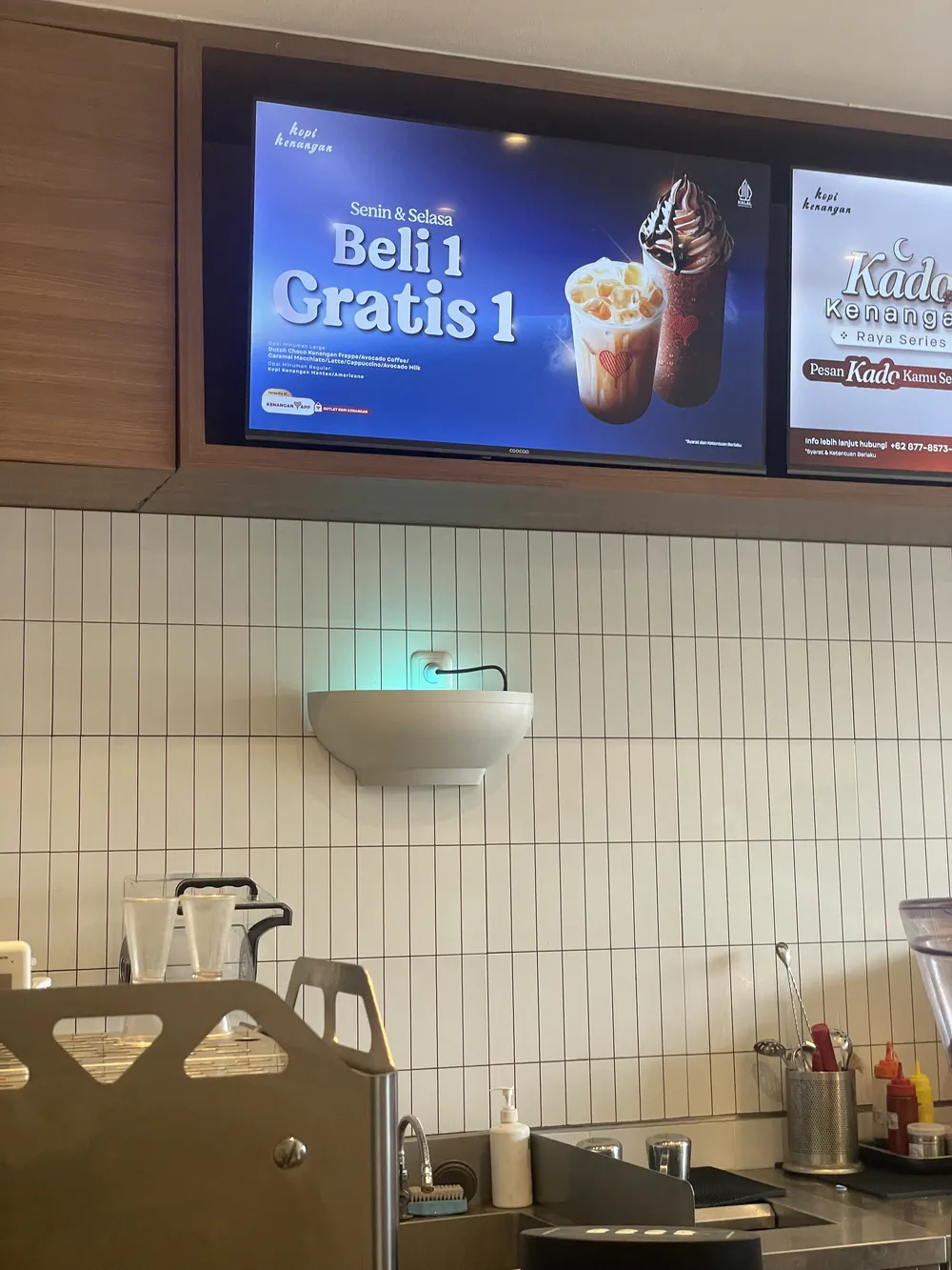 Promo “Beli 1 Gratis 1” Tampil di Layar Menu Outlet Kopi Kenangan, tapi Tidak Dapat Digunakan